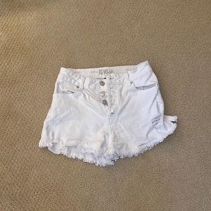 White denim shorts - size 3/26